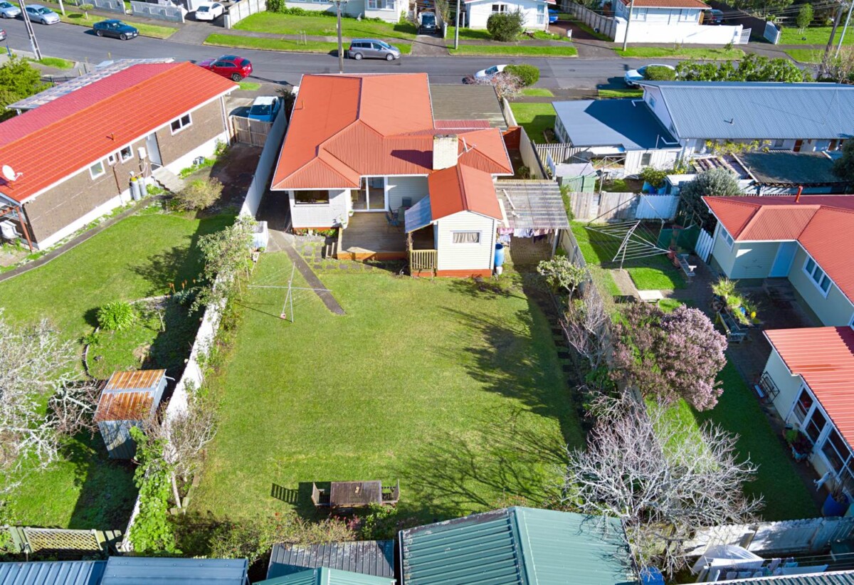 With RC, BC, EPA for a additional 4 bedrooms new house, 4 Falkirk Street, Blockhouse Bay, Auckland