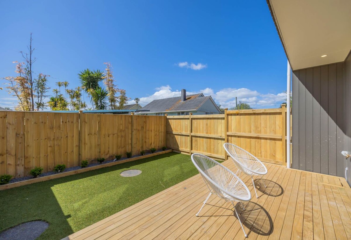 4 beds 3 baths home, close to schools, supermarket, town centre, reserve, 48C Tamatea Avenue, Pt England, Auckland