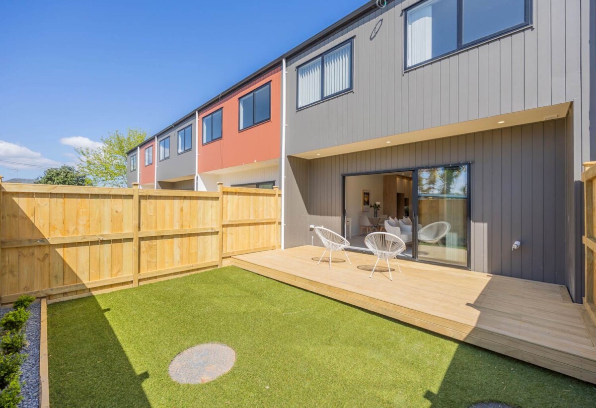 4 beds 3 baths home, close to schools, supermarket, town centre, reserve, 48C Tamatea Avenue, Pt England, Auckland