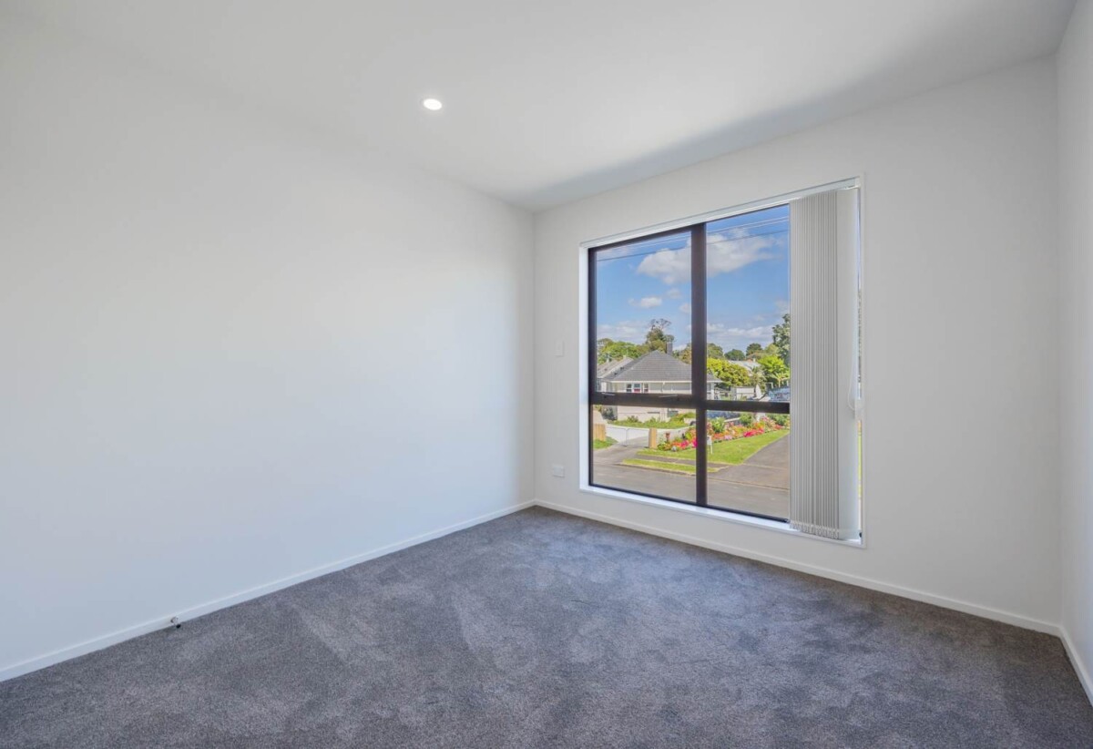 4 beds 3 baths home, close to schools, supermarket, town centre, reserve, 48C Tamatea Avenue, Pt England, Auckland