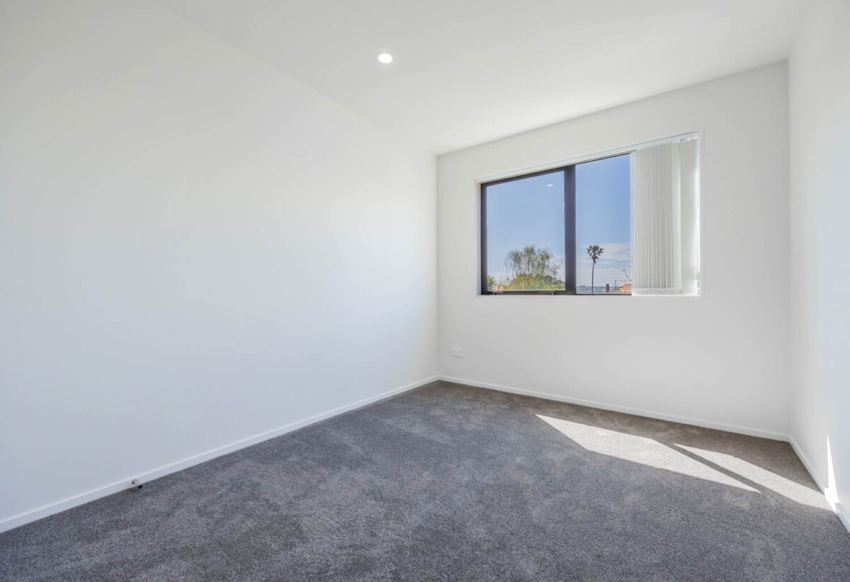 4 beds 3 baths home, close to schools, supermarket, town centre, reserve, 48C Tamatea Avenue, Pt England, Auckland