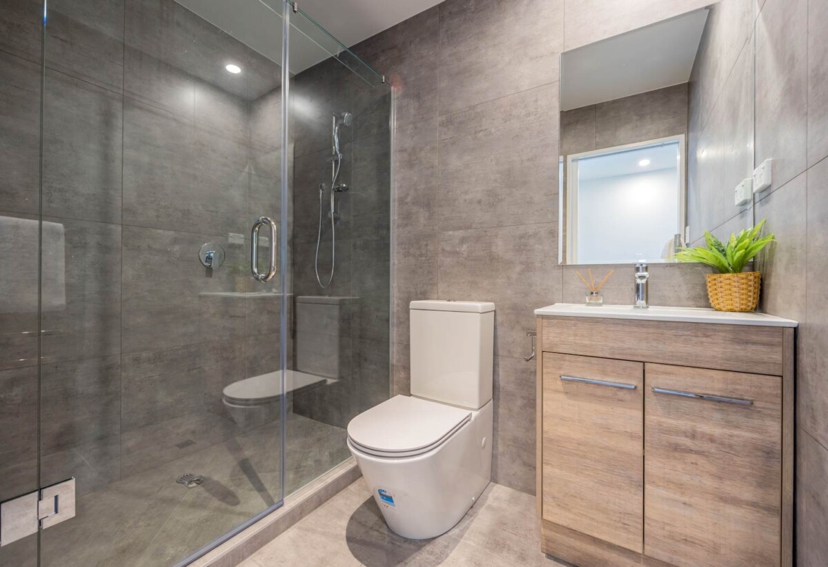 4 beds 3 baths home, close to schools, supermarket, town centre, reserve, 48C Tamatea Avenue, Pt England, Auckland
