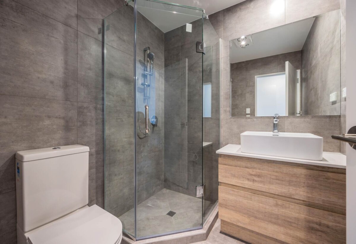 4 beds 3 baths home, close to schools, supermarket, town centre, reserve, 48C Tamatea Avenue, Pt England, Auckland