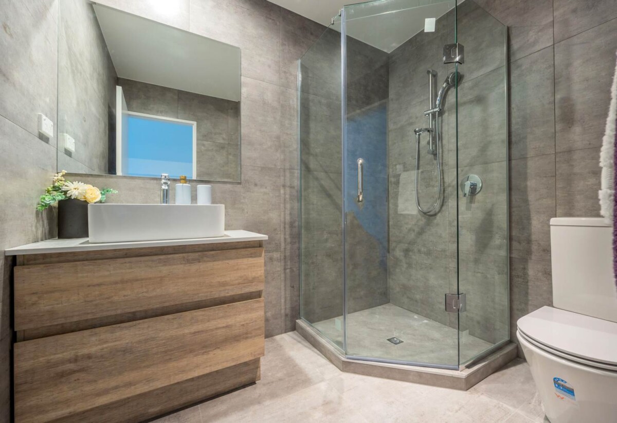 4 beds 3 baths home, close to schools, supermarket, town centre, reserve, 48C Tamatea Avenue, Pt England, Auckland
