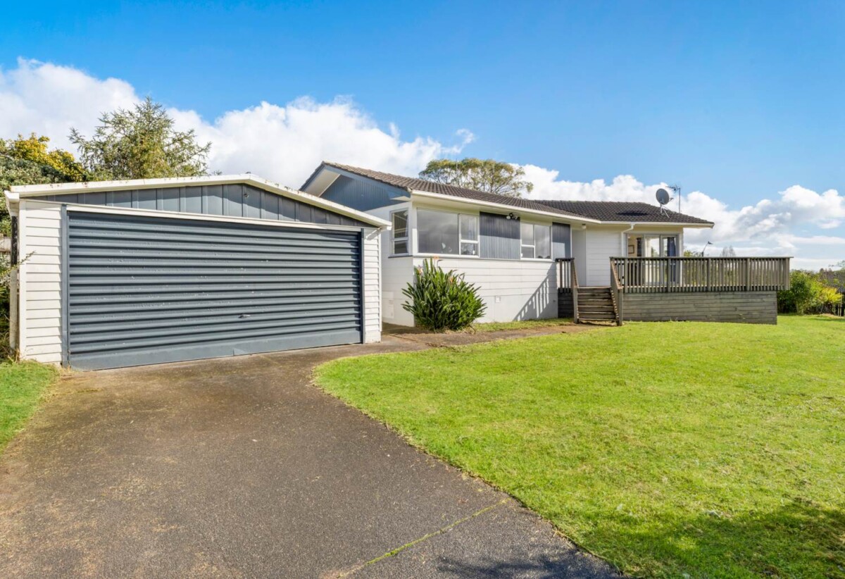 2 Longreach Drive, Sunnyvale, Auckland
