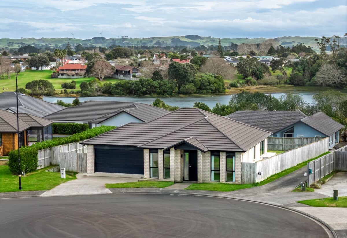 27 Kauri Drive, Waiuku, Auckland