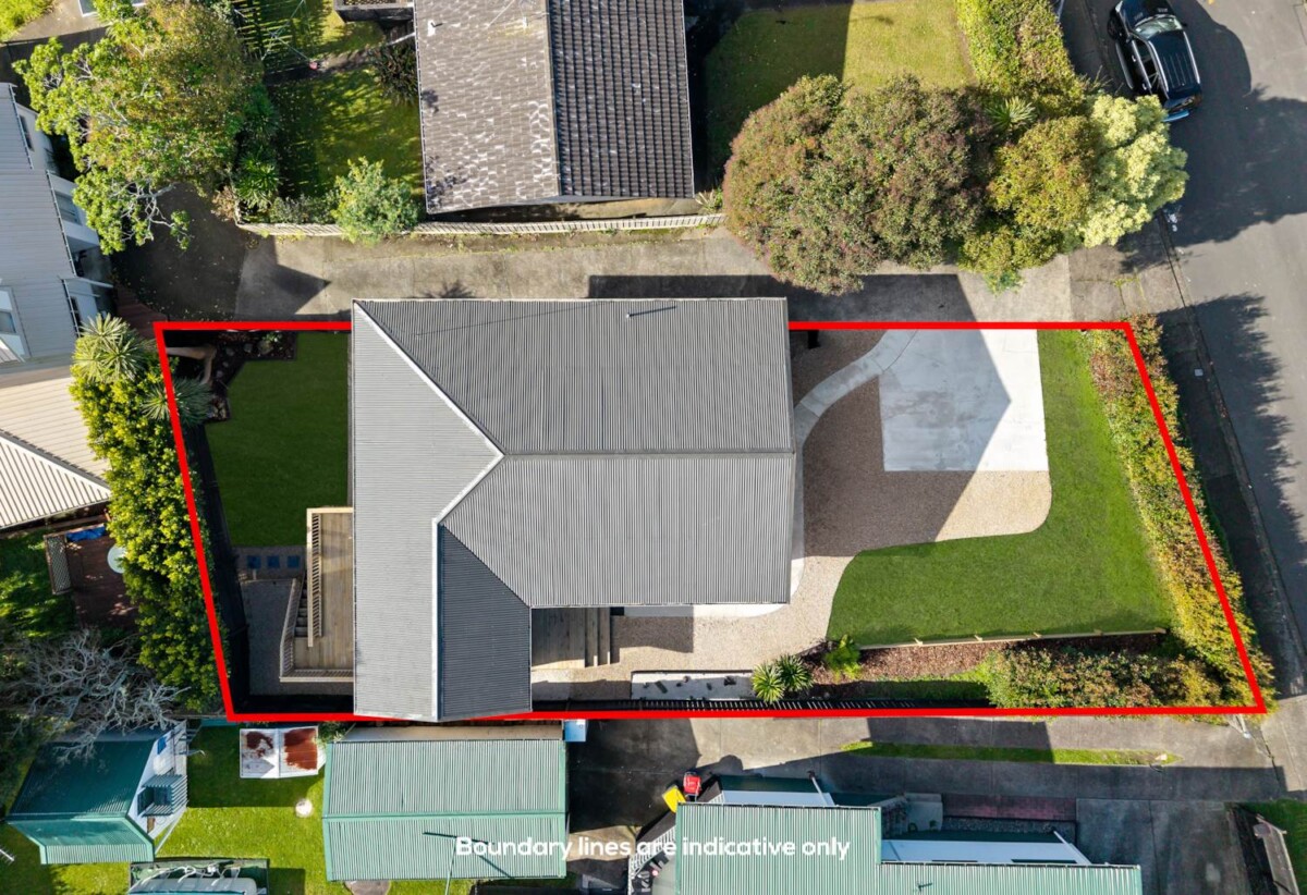 Renovated, 3 beds house on 458m² section, walks to schools, other local amenities, 8 Aplin Place, Birkdale, Auckland
