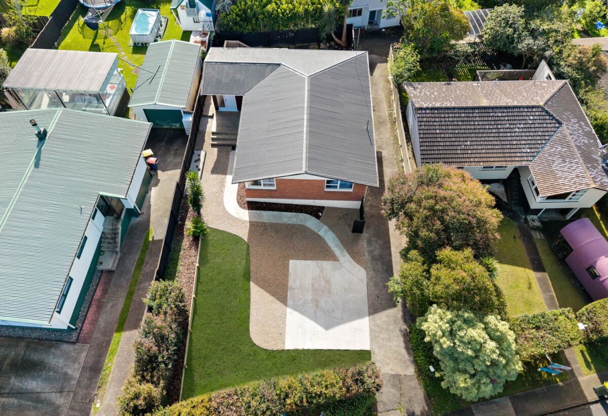 Renovated, 3 beds house on 458m² section, walks to schools, other local amenities, 8 Aplin Place, Birkdale, Auckland