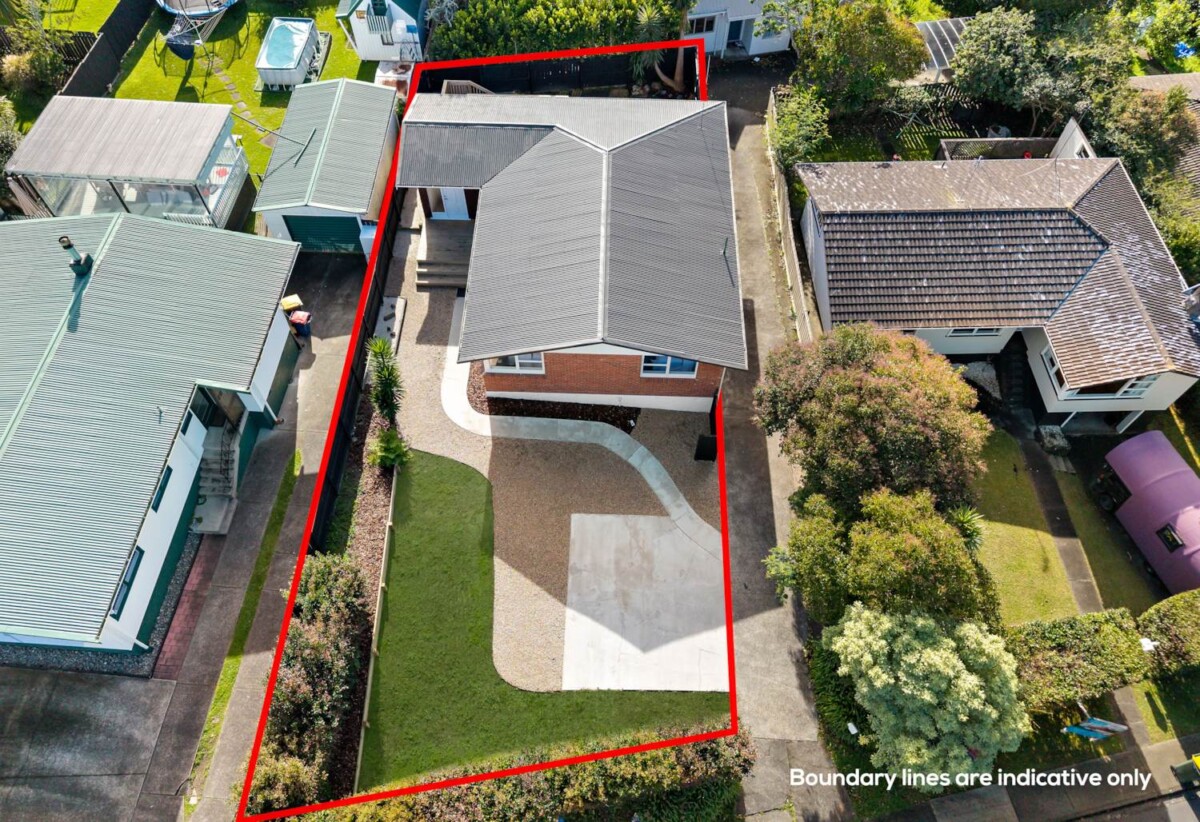 Renovated, 3 beds house on 458m² section, walks to schools, other local amenities, 8 Aplin Place, Birkdale, Auckland