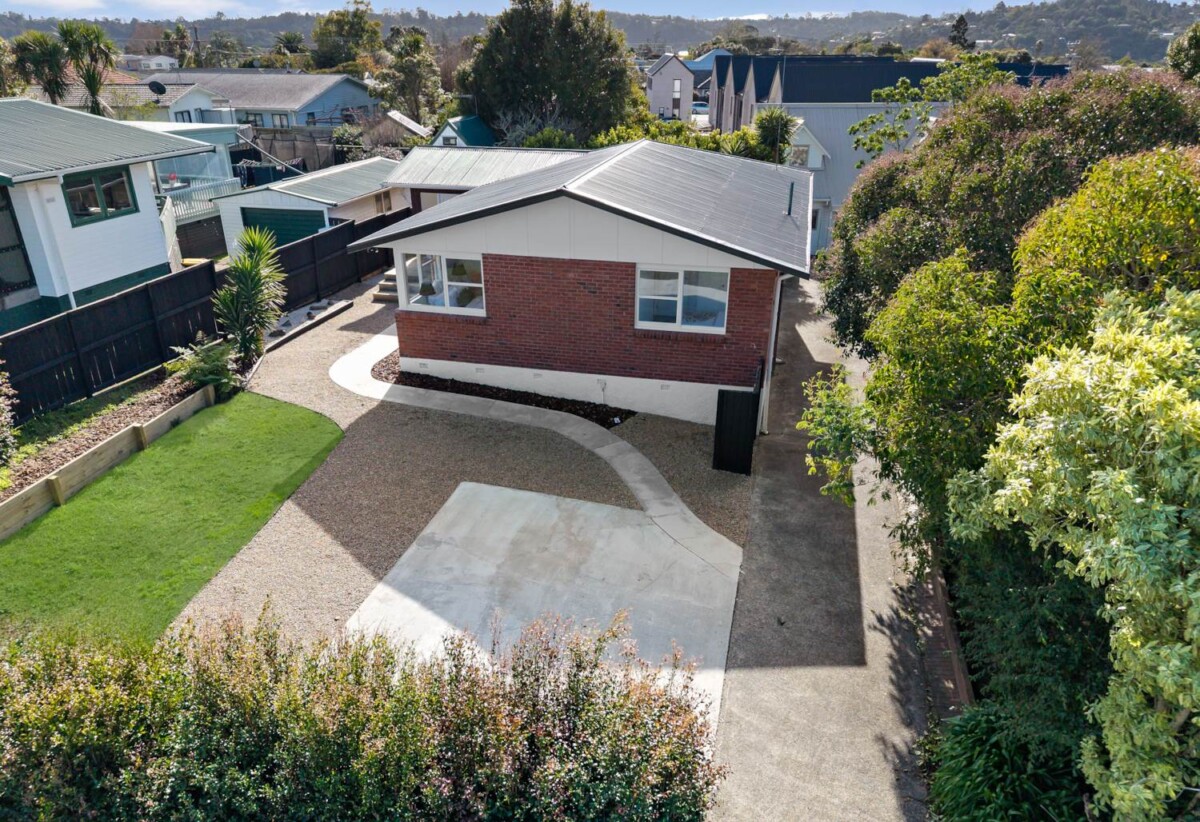 Renovated, 3 beds house on 458m² section, walks to schools, other local amenities, 8 Aplin Place, Birkdale, Auckland