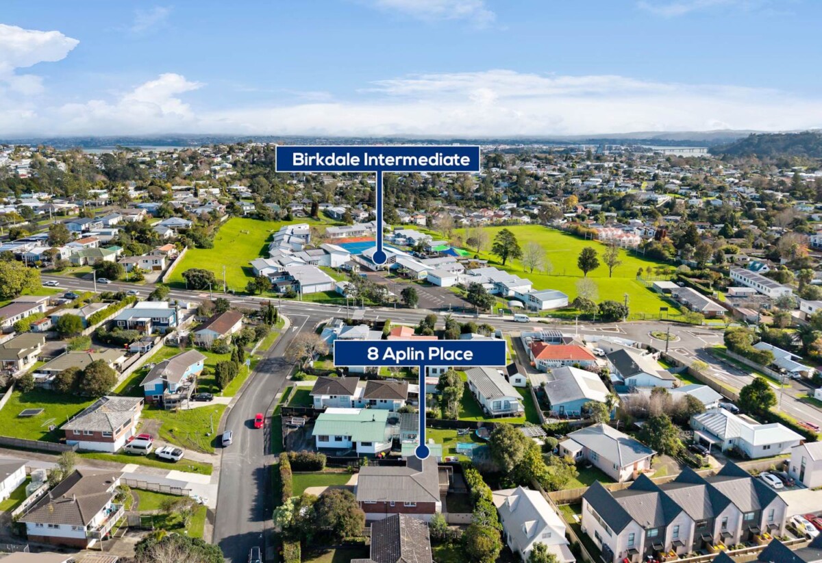 Renovated, 3 beds house on 458m² section, walks to schools, other local amenities, 8 Aplin Place, Birkdale, Auckland