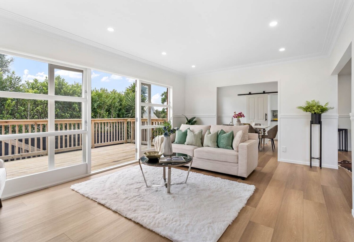 Renovated, 3 beds house on 458m² section, walks to schools, other local amenities, 8 Aplin Place, Birkdale, Auckland