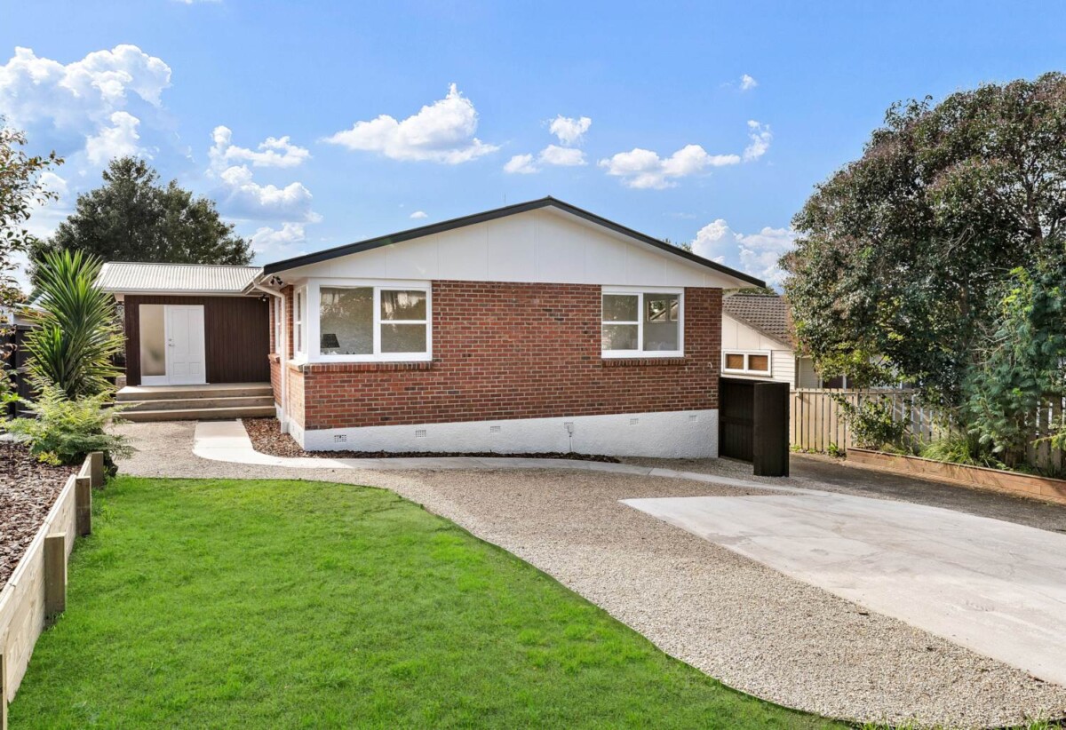 Renovated, 3 beds house on 458m² section, walks to schools, other local amenities, 8 Aplin Place, Birkdale, Auckland