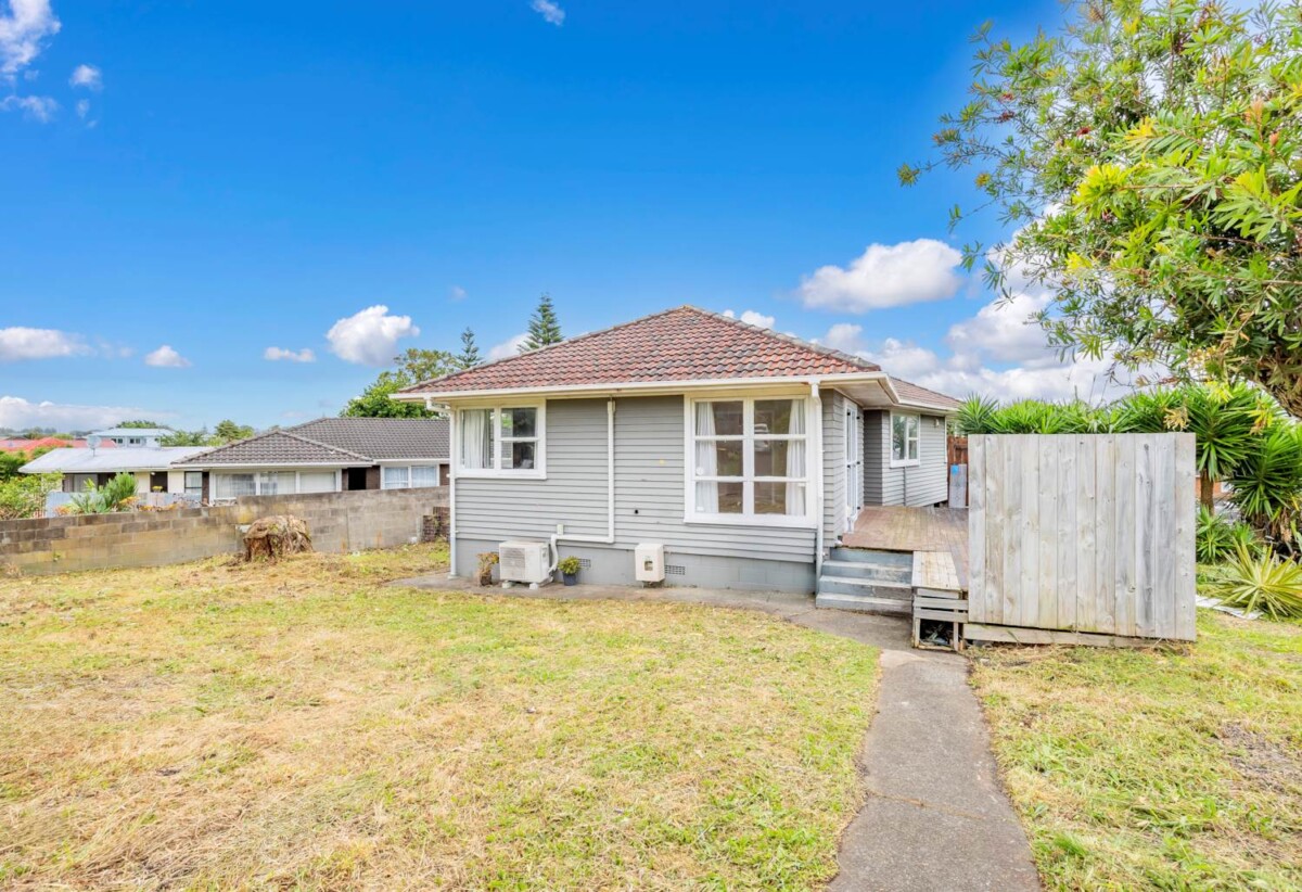 2x 3-beds Houses on 1 Title, 804m² Corner Site, THAB, currently rented for ($650 plus $575) per week, 41 Ashgrove Road, Mangere, Auckland