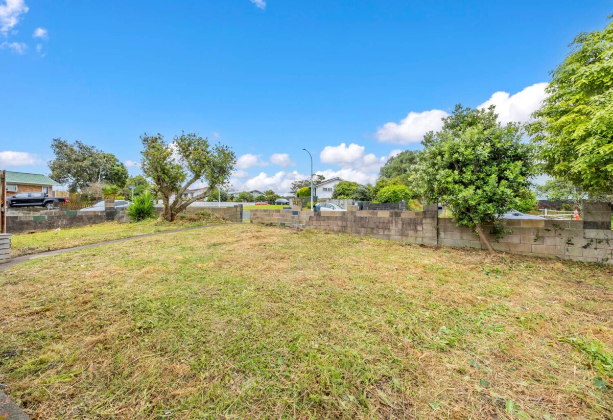 2x 3-beds Houses on 1 Title, 804m² Corner Site, THAB, currently rented for ($650 plus $575) per week, 41 Ashgrove Road, Mangere, Auckland