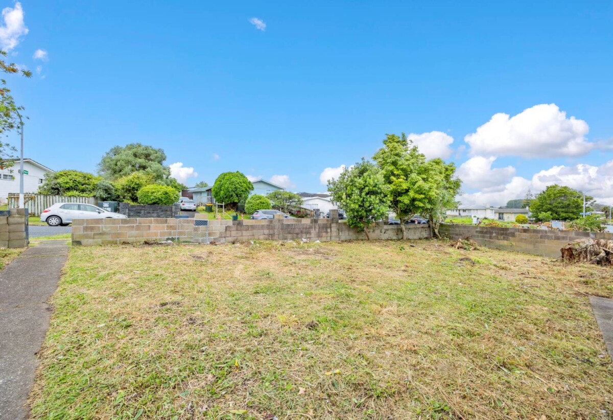 2x 3-beds Houses on 1 Title, 804m² Corner Site, THAB, currently rented for ($650 plus $575) per week, 41 Ashgrove Road, Mangere, Auckland