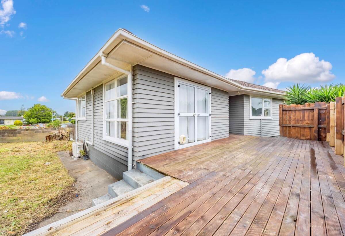 2x 3-beds Houses on 1 Title, 804m² Corner Site, THAB, currently rented for ($650 plus $575) per week, 41 Ashgrove Road, Mangere, Auckland