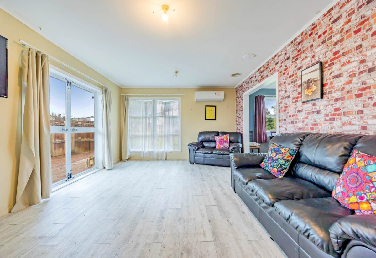 2x 3-beds Houses on 1 Title, 804m² Corner Site, THAB, currently rented for ($650 plus $575) per week, 41 Ashgrove Road, Mangere, Auckland