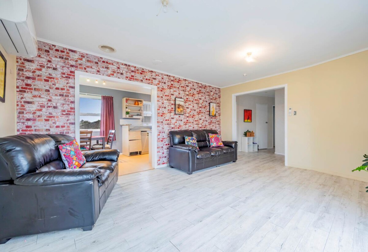 2x 3-beds Houses on 1 Title, 804m² Corner Site, THAB, currently rented for ($650 plus $575) per week, 41 Ashgrove Road, Mangere, Auckland