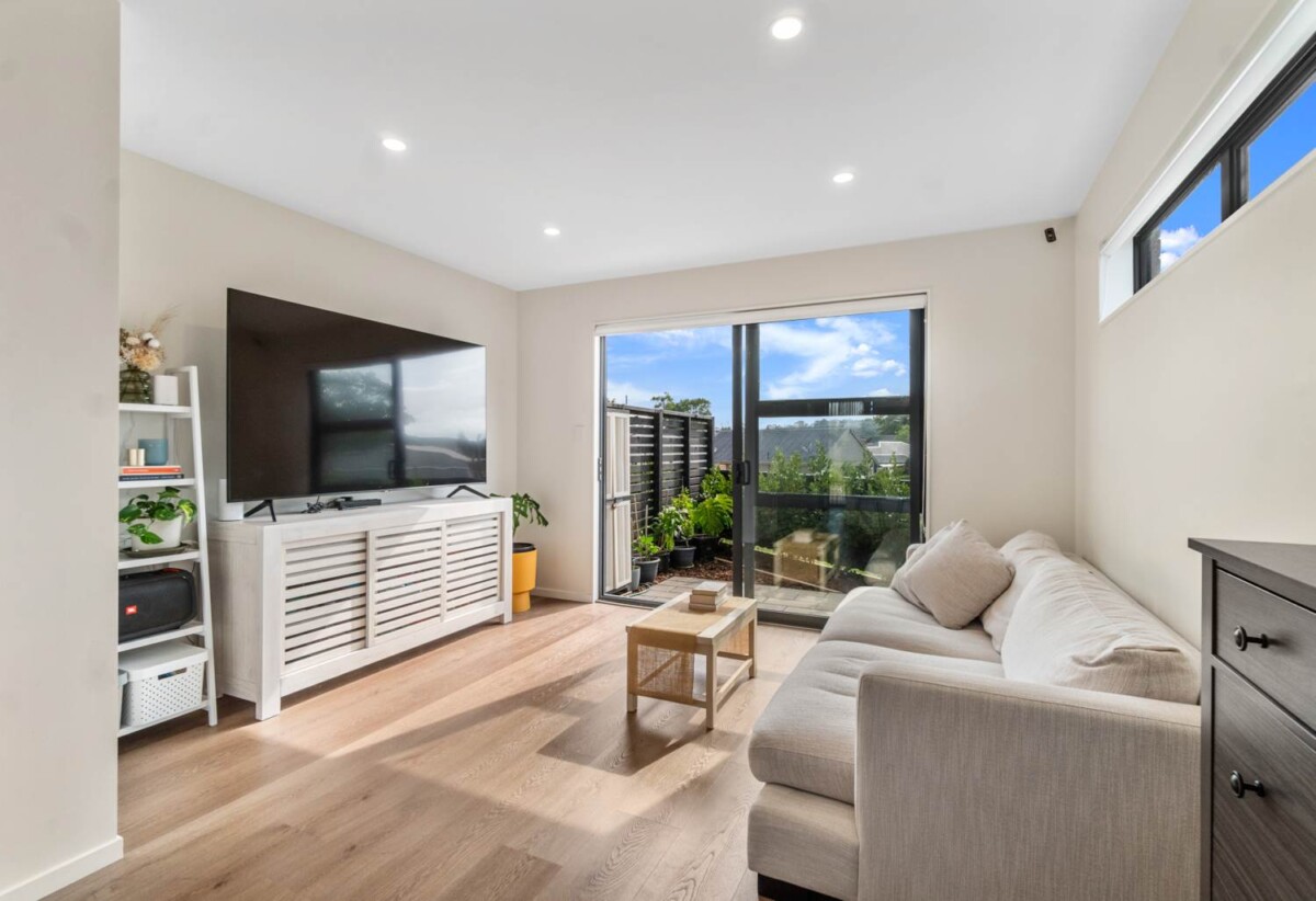 Must sell, 89 Selo Street, Glen Eden, Auckland