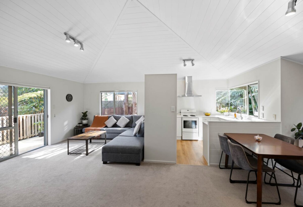 2/15 Contessa Drive, Glenfield, Auckland