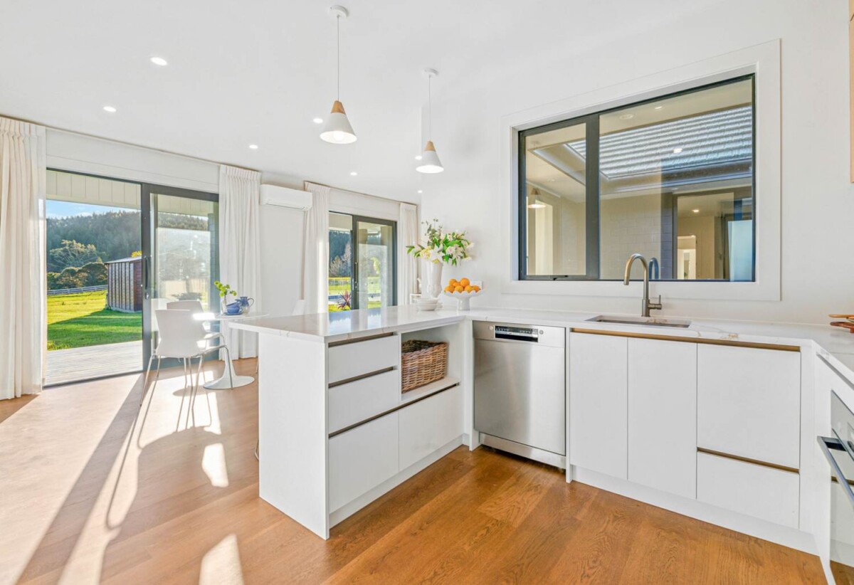 Vendor is Sydney bound, 5 bedrooms luxurious lifestyle house ON 11,710 m2 land, 1 Kaituhi Lane, Coatesville, Auckland