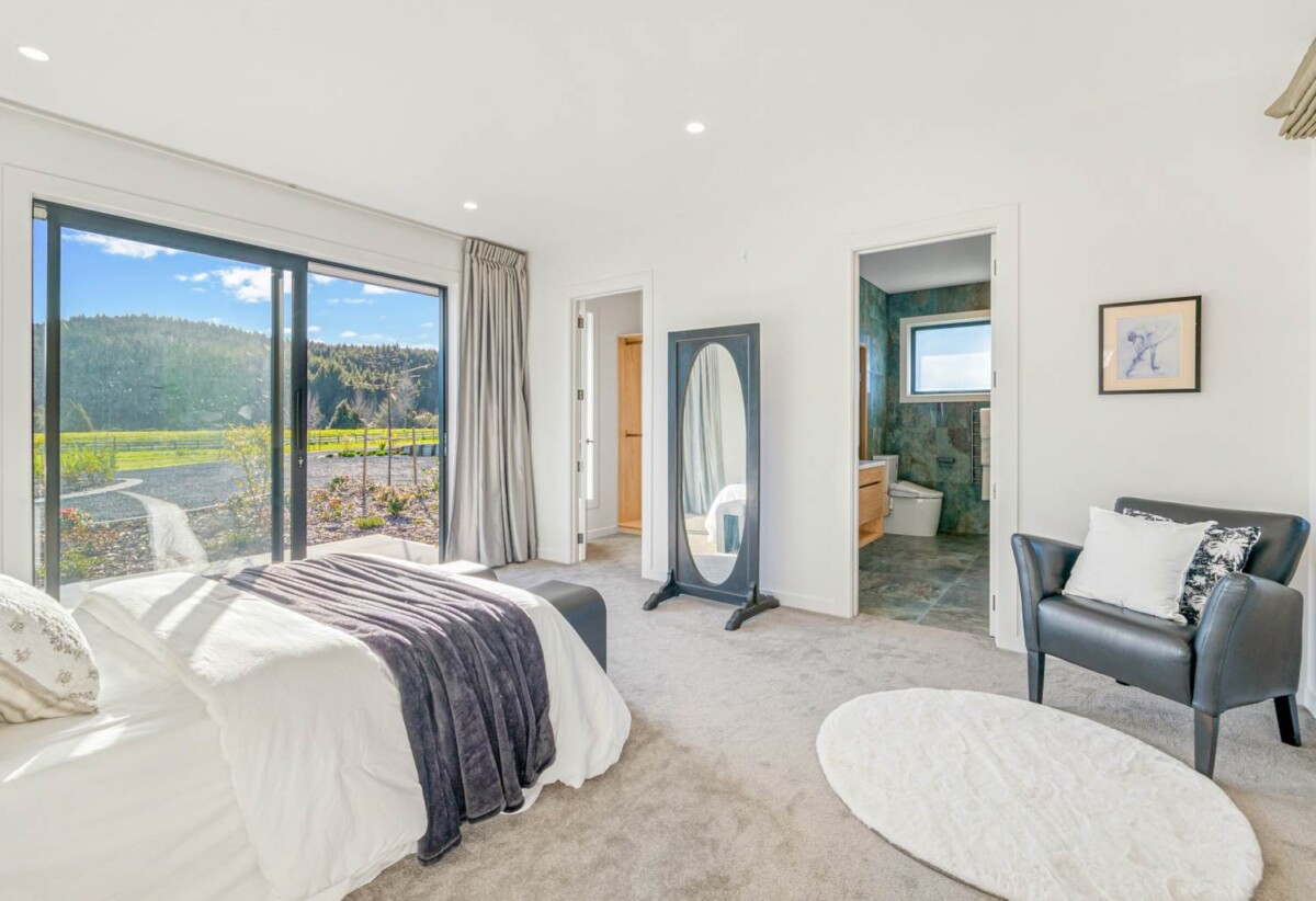 Vendor is Sydney bound, 5 bedrooms luxurious lifestyle house ON 11,710 m2 land, 1 Kaituhi Lane, Coatesville, Auckland