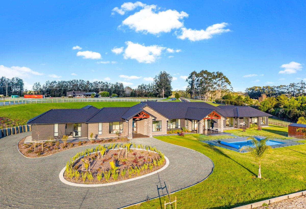 Vendor is Sydney bound, 5 bedrooms luxurious lifestyle house ON 11,710 m2 land, 1 Kaituhi Lane, Coatesville, Auckland