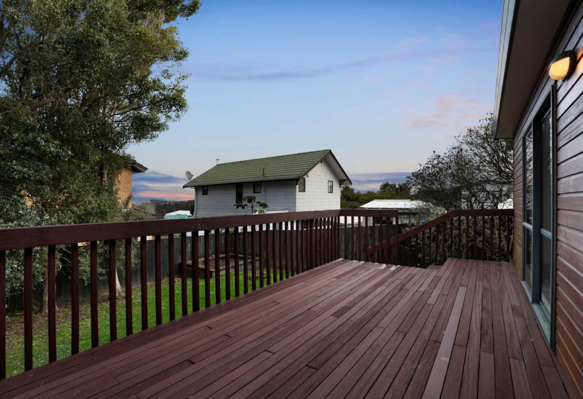 2/30 Roberts Road, Glenfield, Auckland