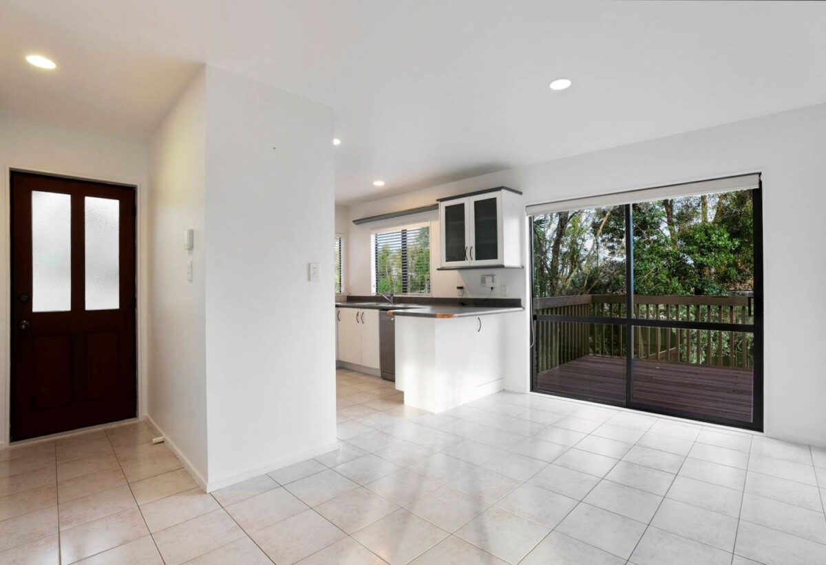 2/30 Roberts Road, Glenfield, Auckland