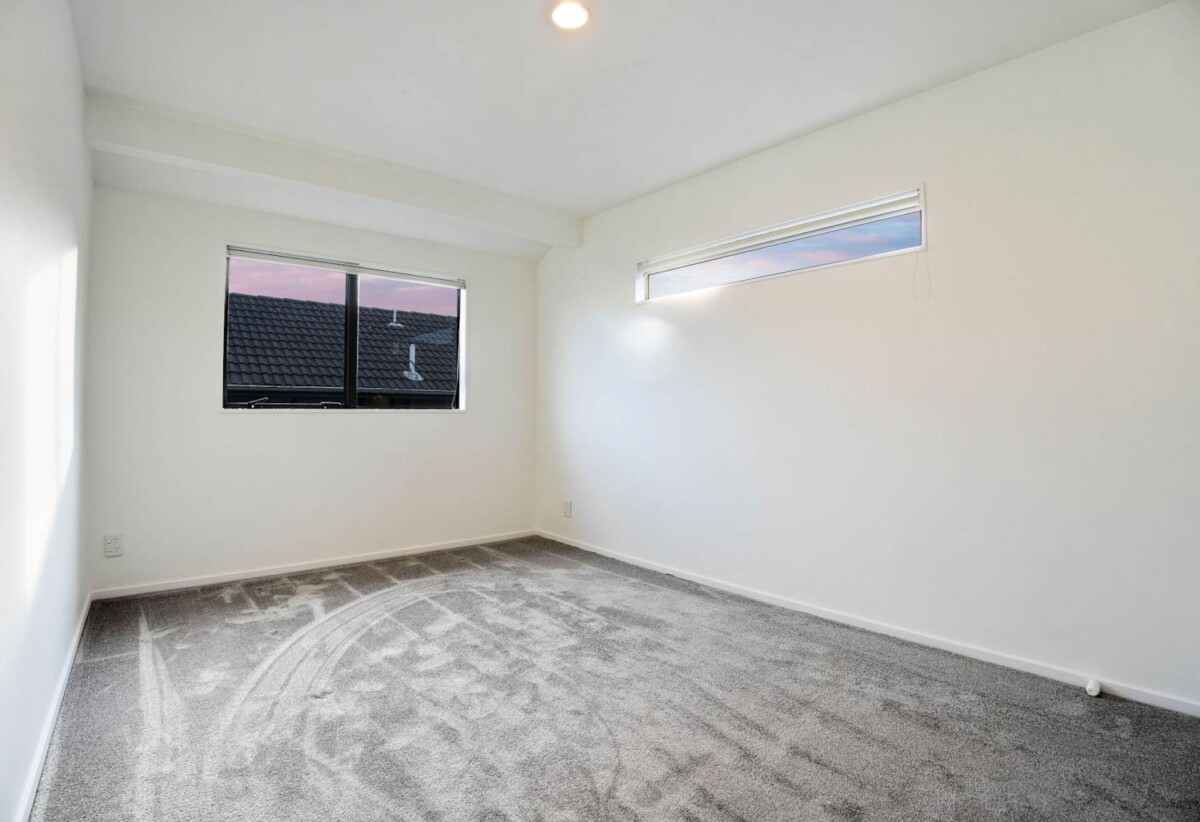 2/30 Roberts Road, Glenfield, Auckland
