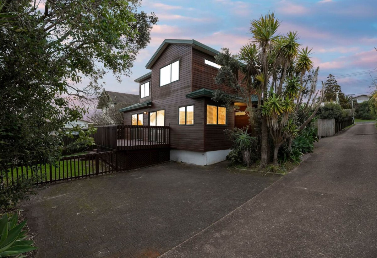 2/30 Roberts Road, Glenfield, Auckland
