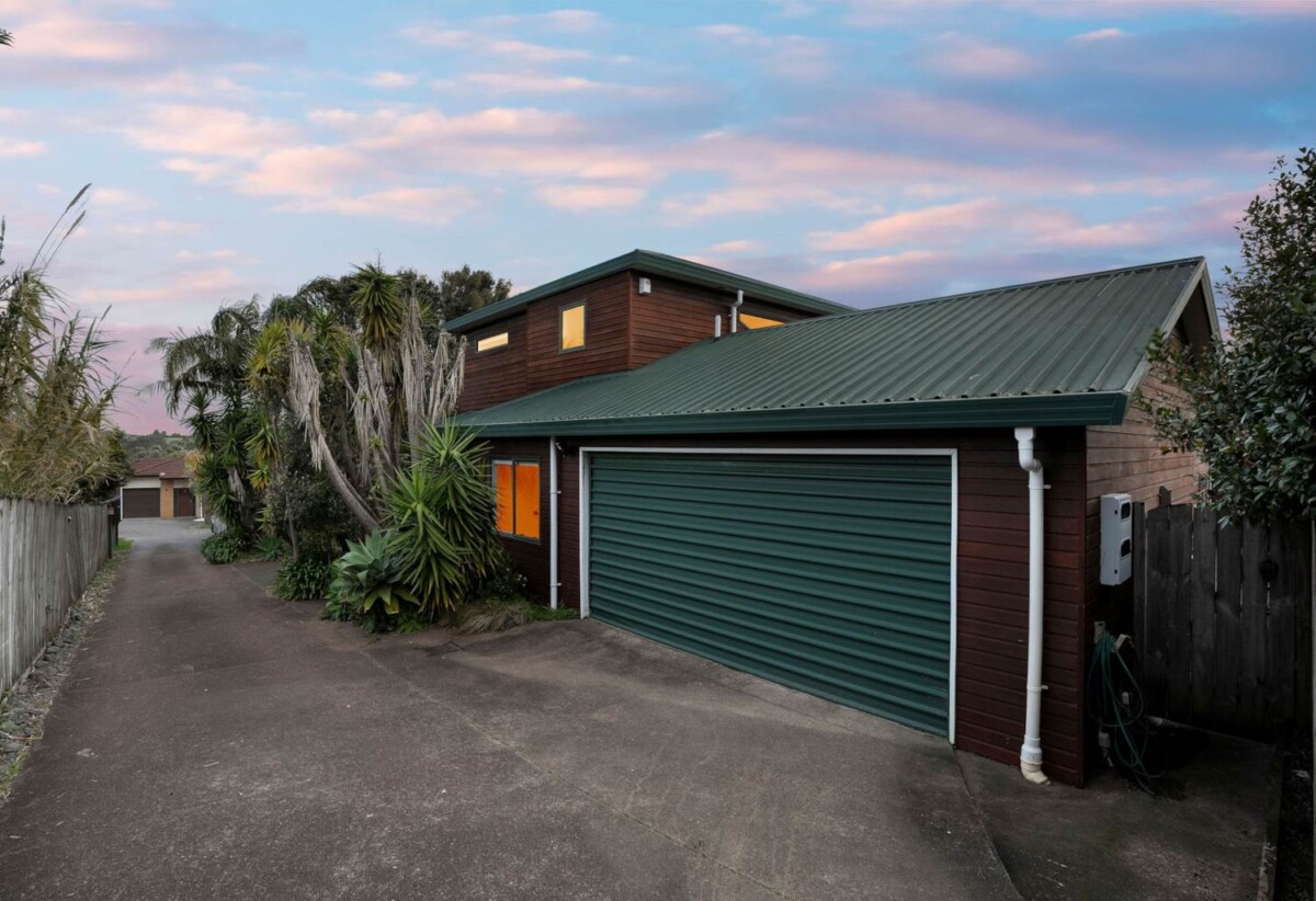 2/30 Roberts Road, Glenfield, Auckland