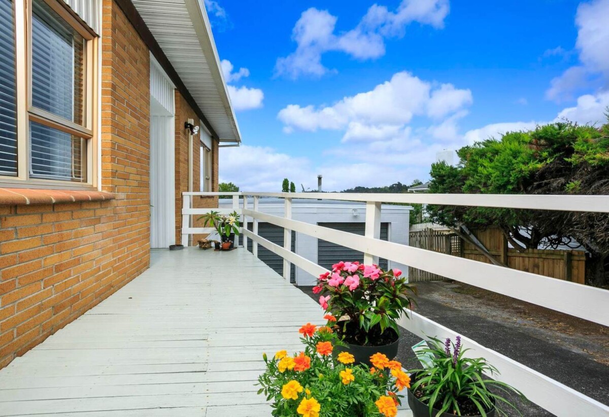 1/4 Lynn Road, Glenfield, Auckland