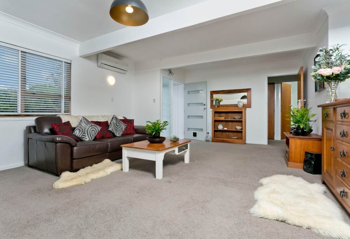 1/4 Lynn Road, Glenfield, Auckland