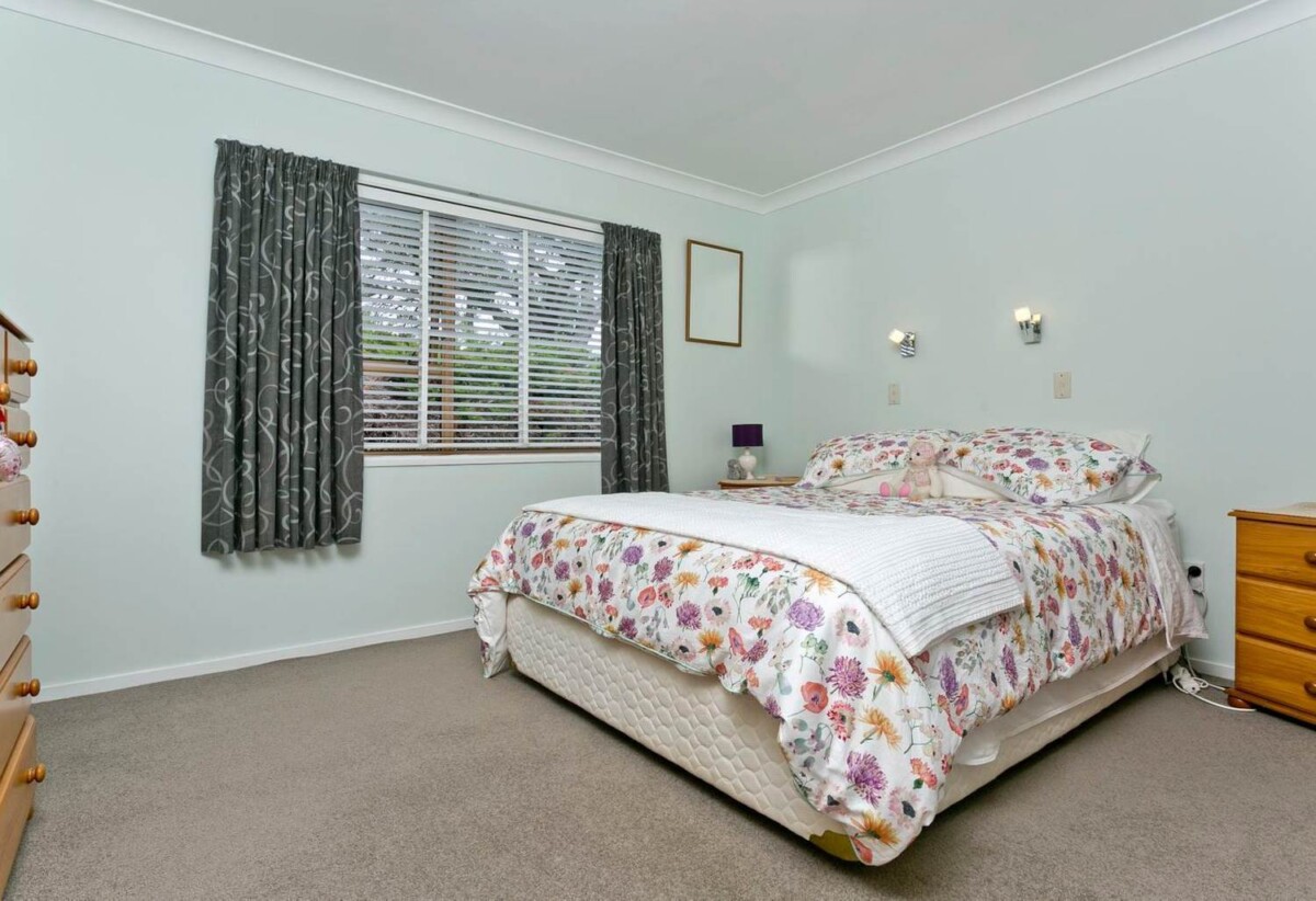1/4 Lynn Road, Glenfield, Auckland