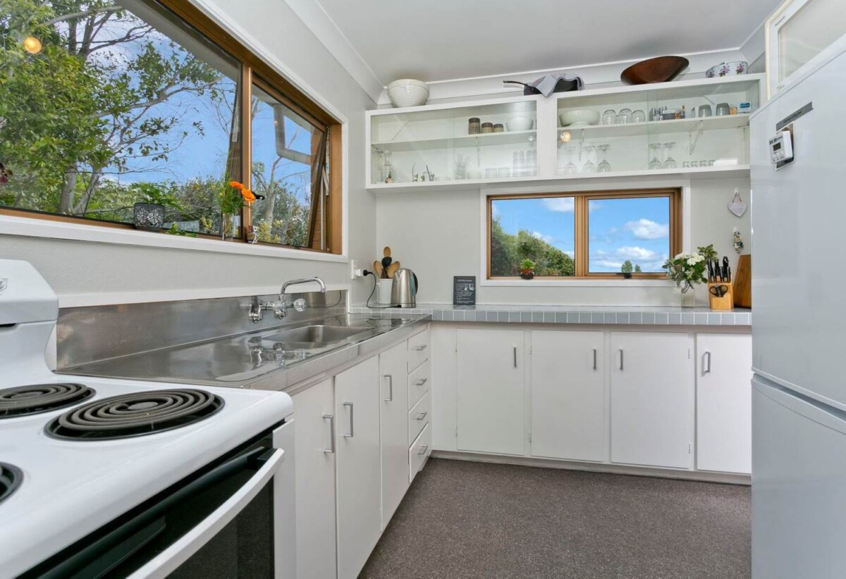 1/4 Lynn Road, Glenfield, Auckland