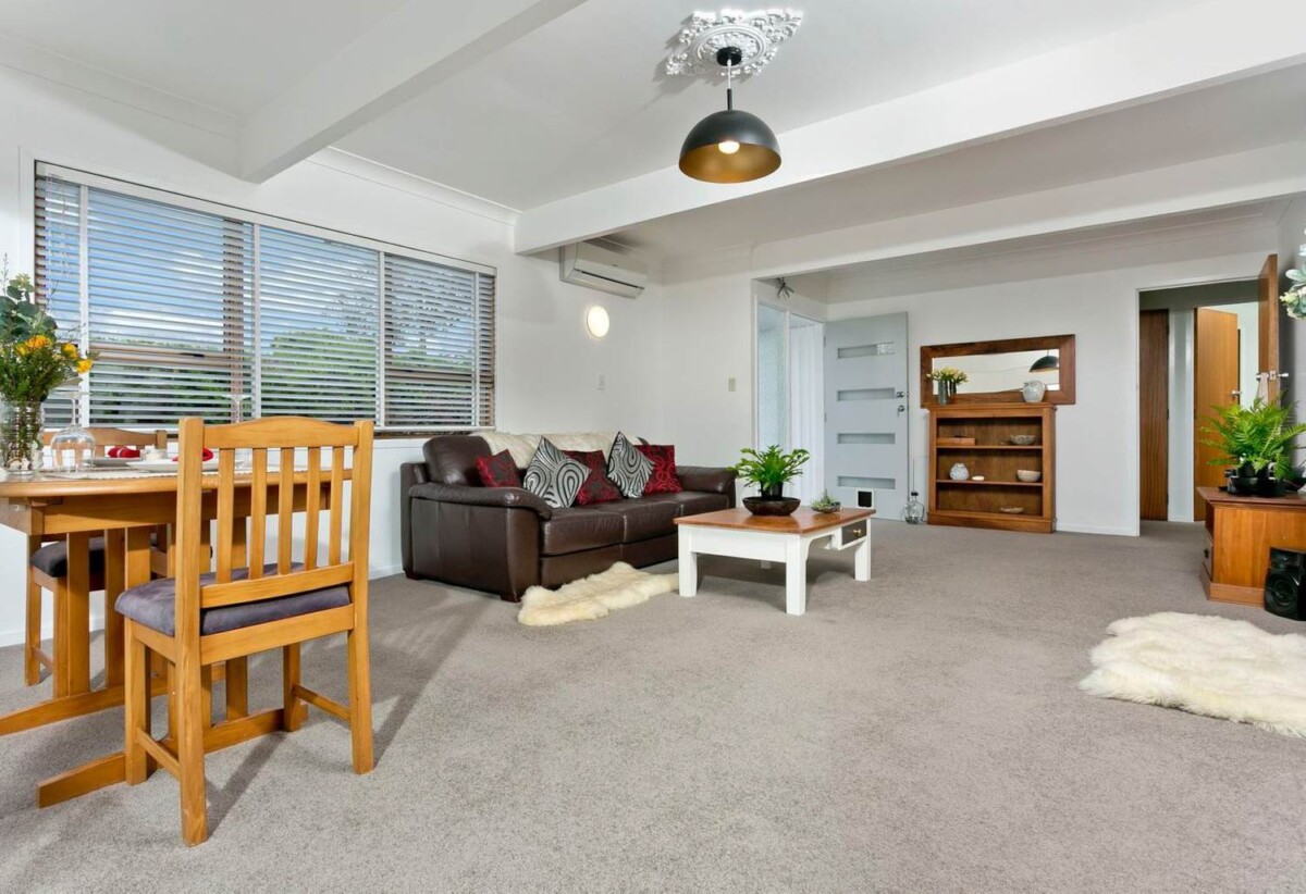 1/4 Lynn Road, Glenfield, Auckland