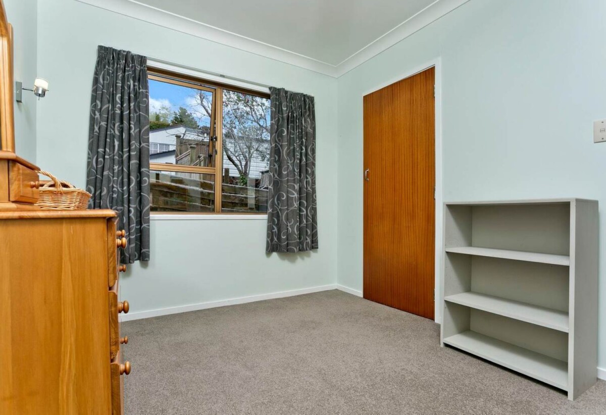 1/4 Lynn Road, Glenfield, Auckland