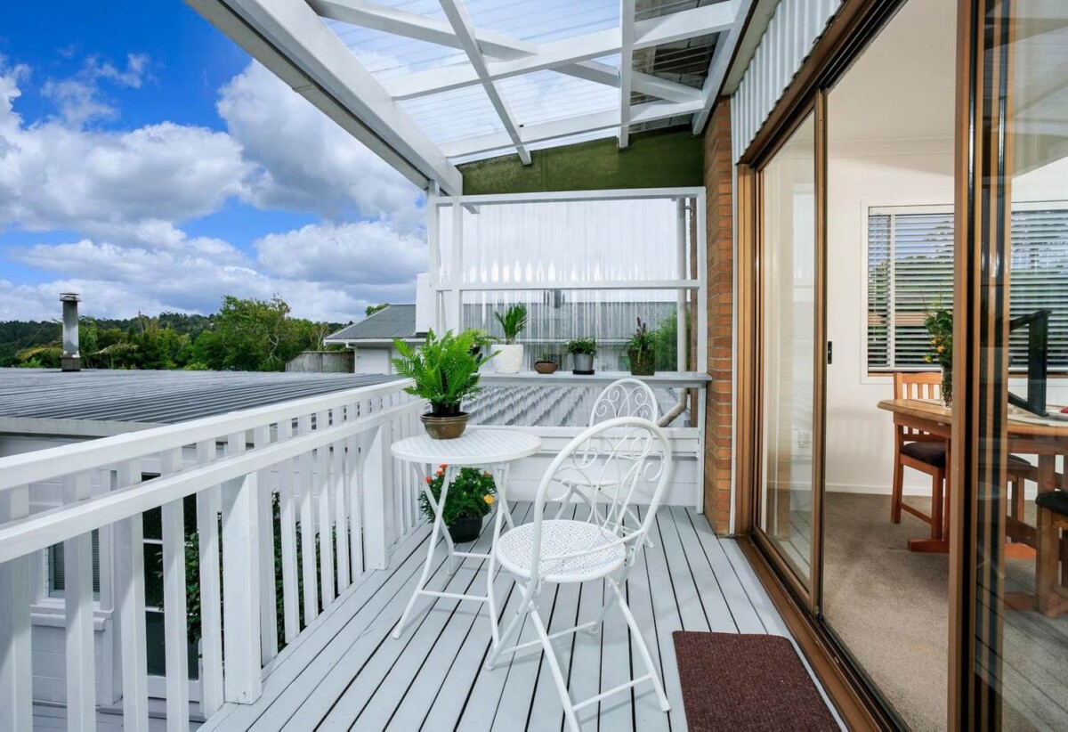 1/4 Lynn Road, Glenfield, Auckland