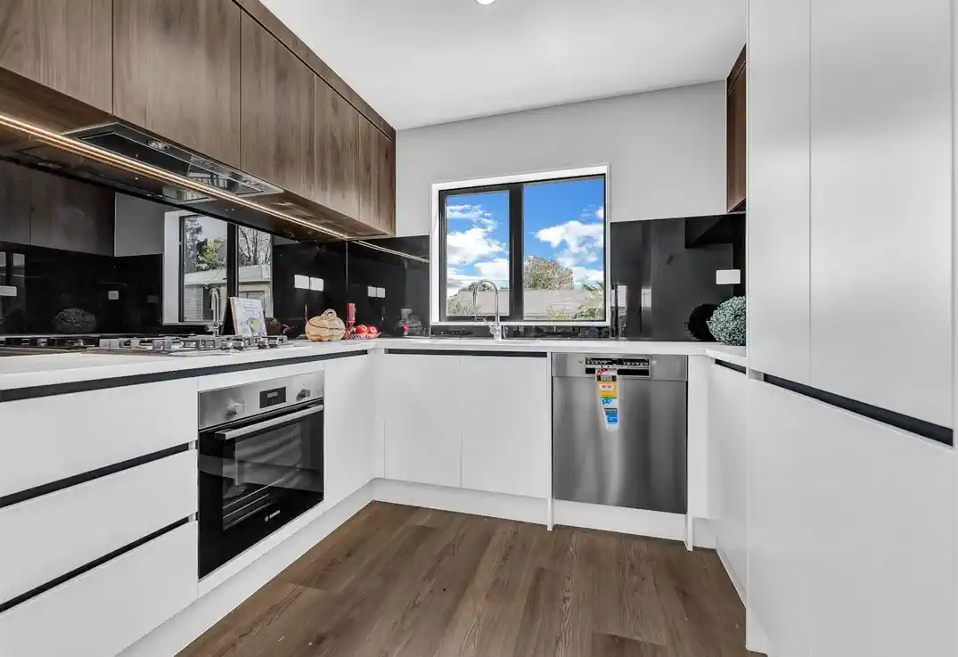 For rent, 3 bedrooms 2.5 bathrooms townhouse, 27 Mahia Road, Manurewa, Auckland