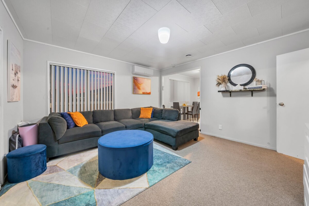 Must sell, 8A Iota Place, Clover Park, , Auckland