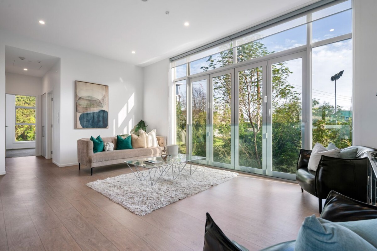 Home & Income Or Work & Live Or Cash Cow Investment, A1/18 Oteha Valley Road, Albany, Auckland