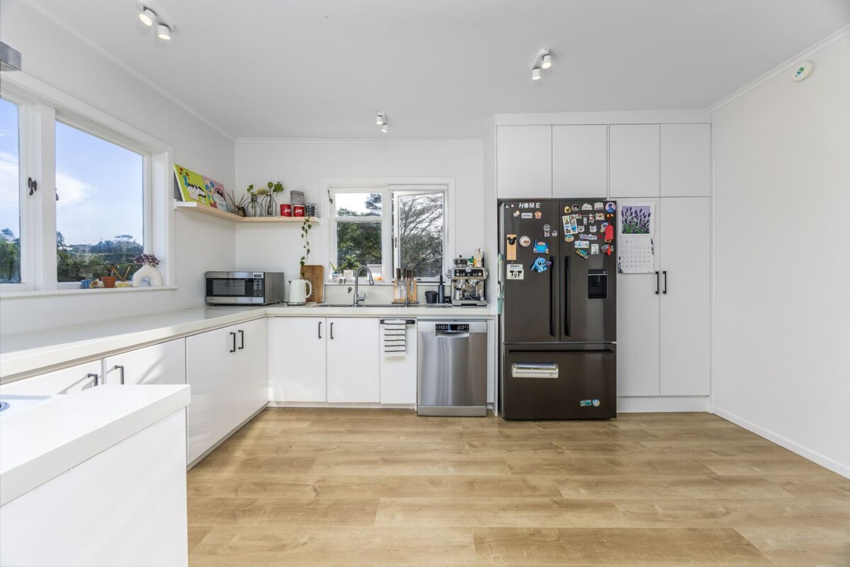7 Chamberlain Road, Massey, Auckland
