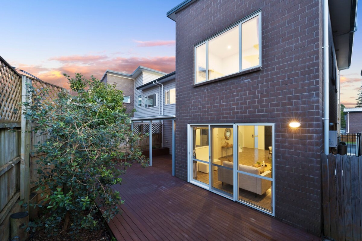 Vendor’s Paying Two Mortgages – This Must Be Sold, 22 Sunshine Boulevard, Sunnyvale, Auckland