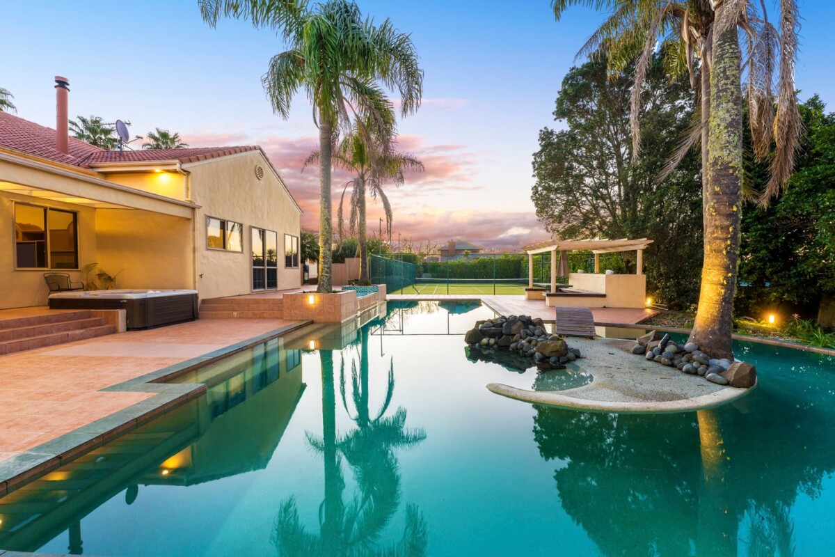 9 Burgundy Park Avenue, Henderson Heights, Auckland