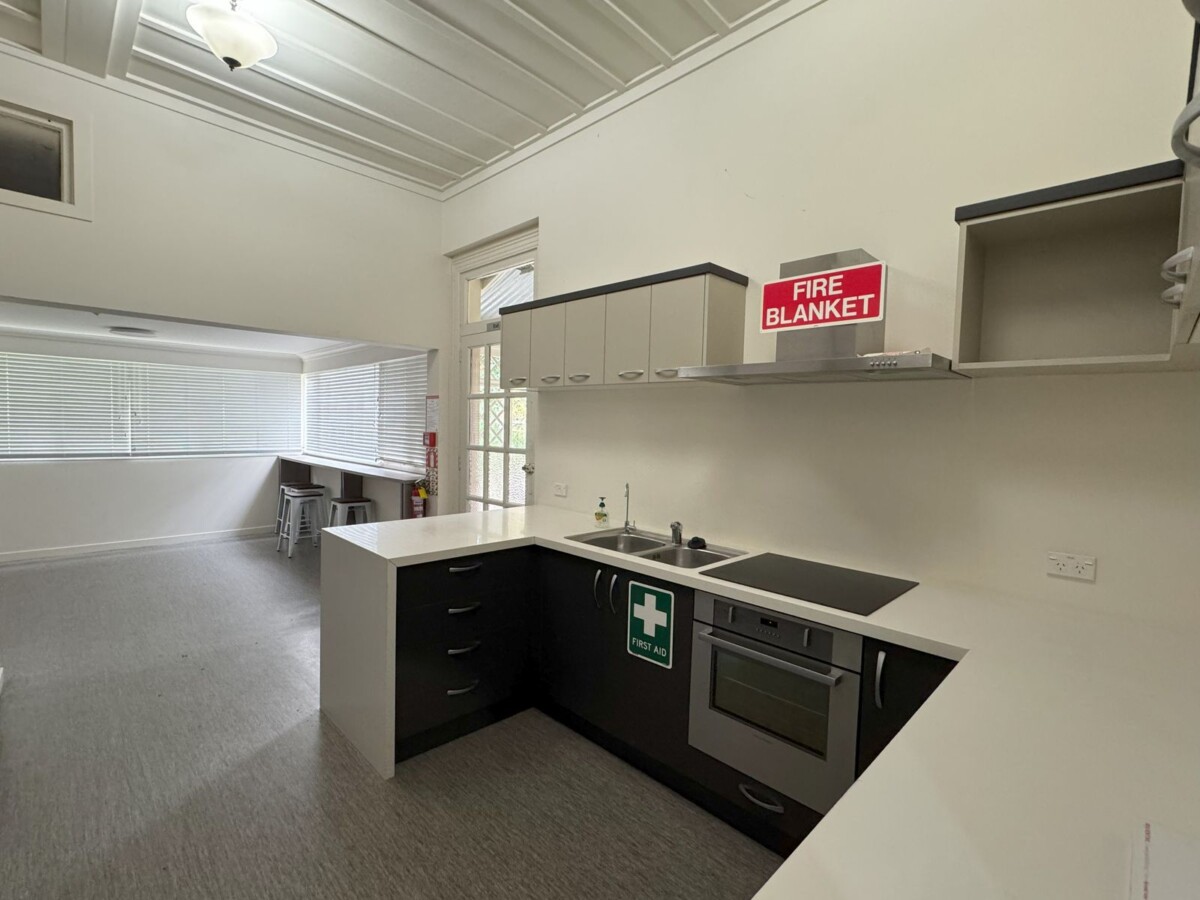 For rent, 5 bedrooms 2 bathrooms house, 350 Parnell Road, Parnell, Auckland