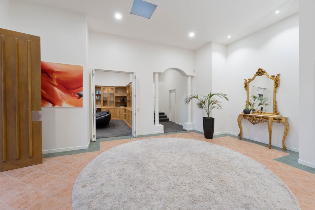 9 Burgundy Park Avenue, Henderson Heights, Auckland