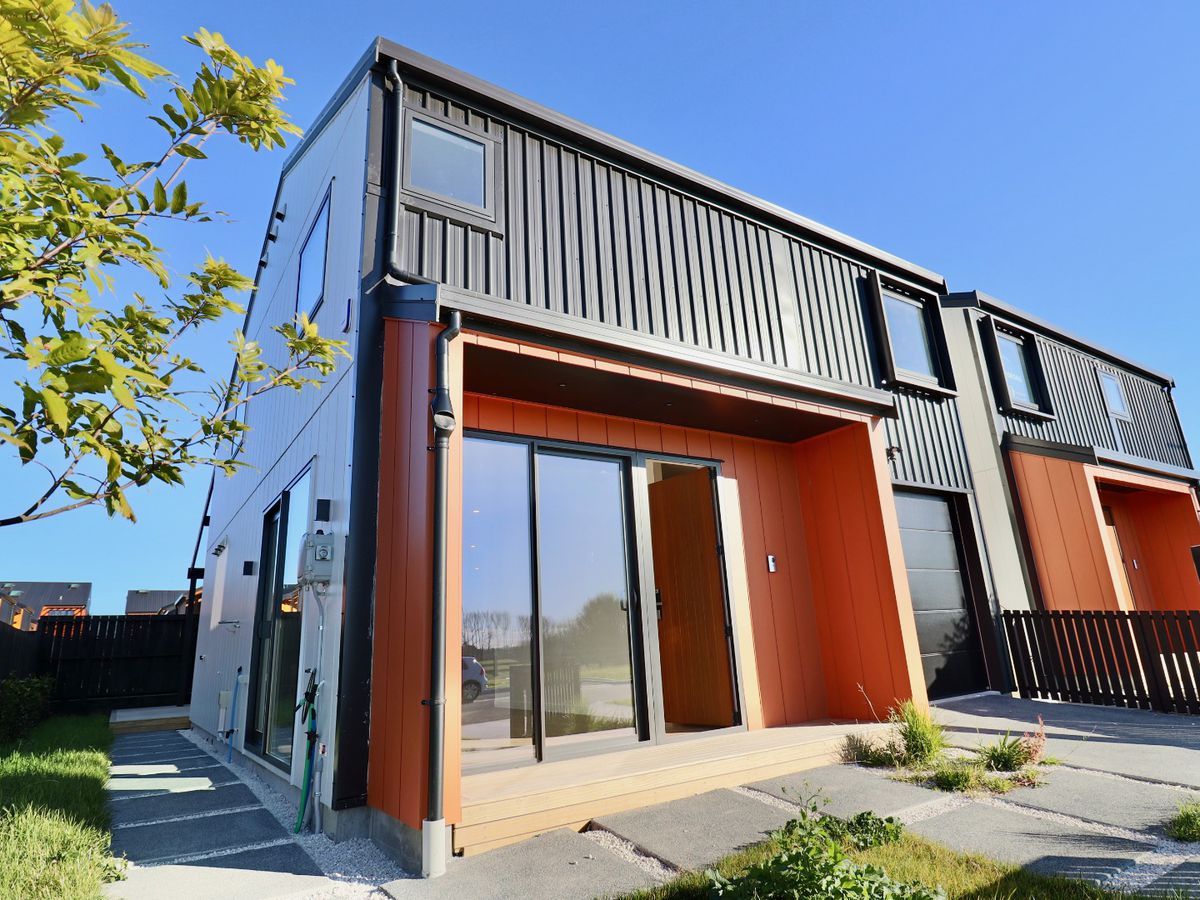 For rent, 4 bedrooms 2 bathrooms house, 59 Karaka Village Parade, Karaka, Auckland, Available Now