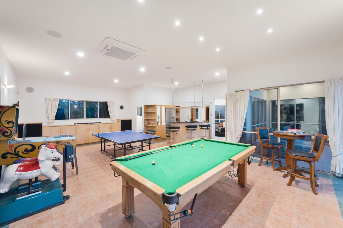 9 Burgundy Park Avenue, Henderson Heights, Auckland
